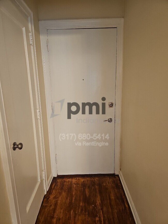 Building Photo - 1 W 28th St