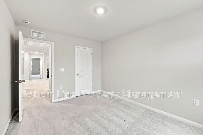 Building Photo - 2312 Kasota Ln