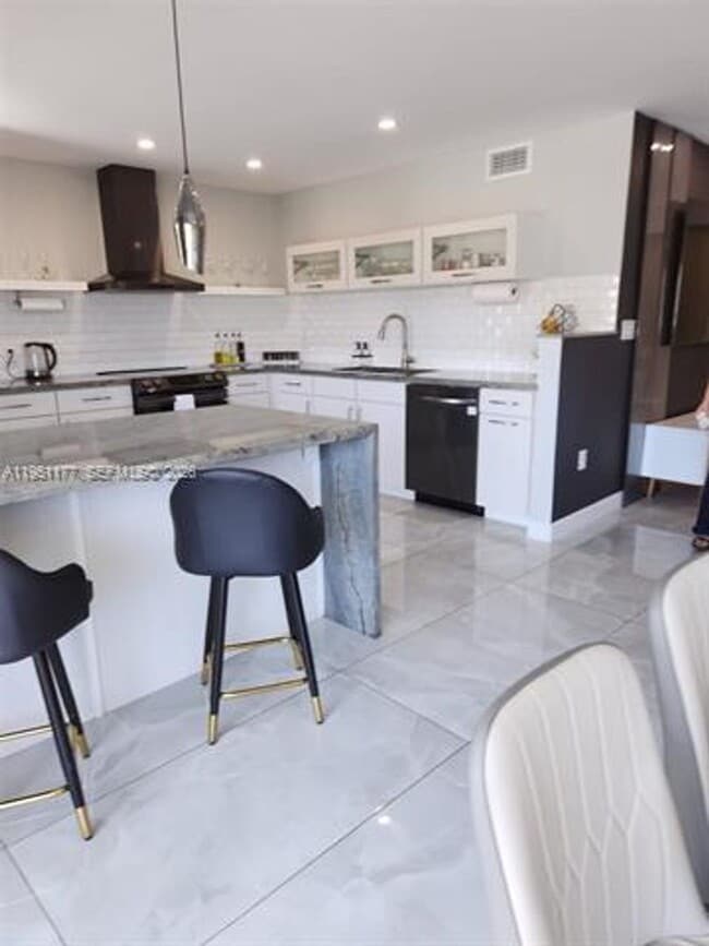 Building Photo - 1075 92nd St