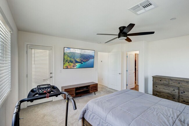 Building Photo - Modern Comfort in Las Vegas: 3-Bedroom Gem with Pool Access