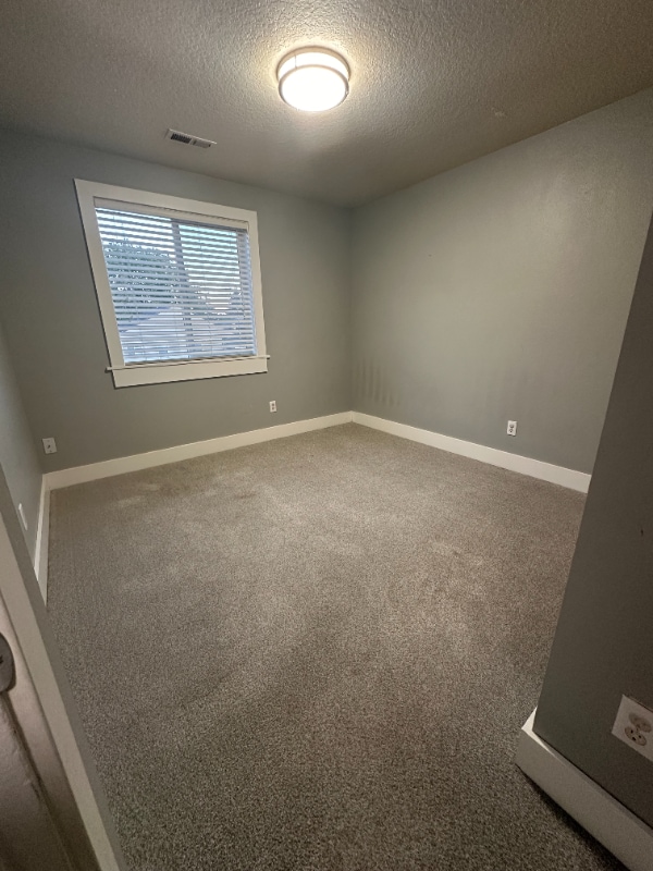 Building Photo - 14038 SE Summerfield Loop