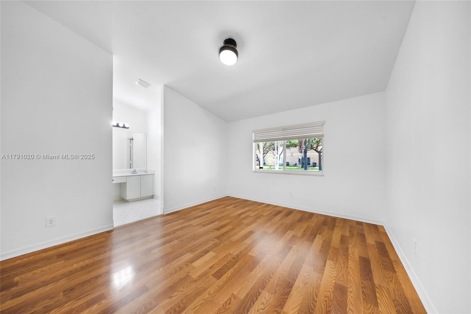 Building Photo - 709 NW 208th Way