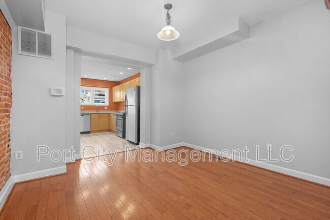 Building Photo - 1125 Haubert St