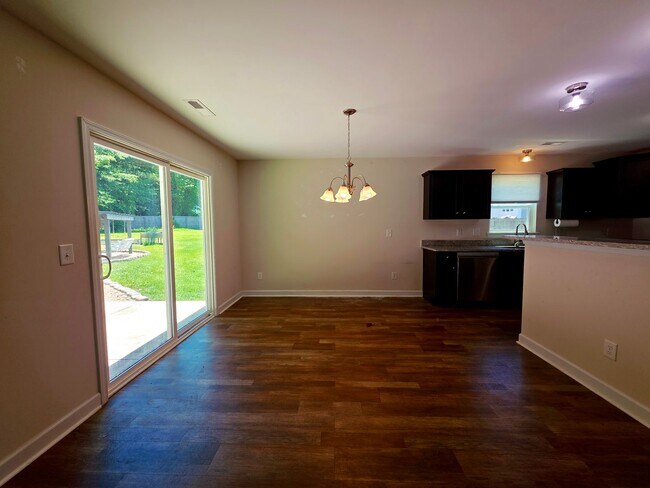 Building Photo - 3 Bedroom 2 BA Justice Ridge
