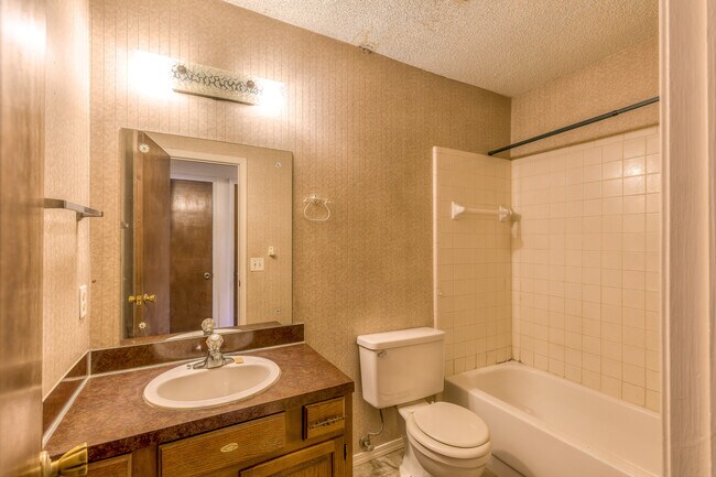 Building Photo - 304 W Quantico St