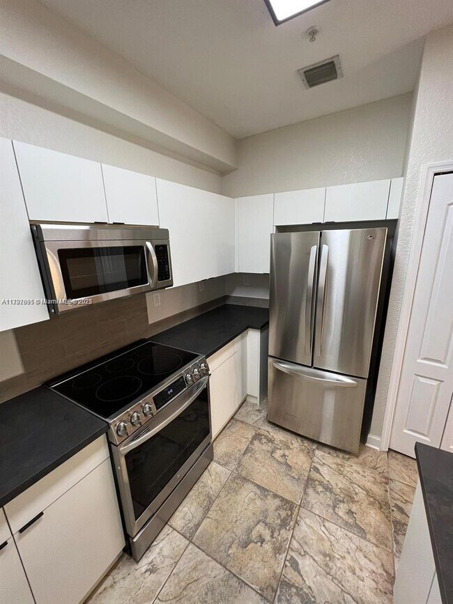 Building Photo - 4405 SW 160th Ave