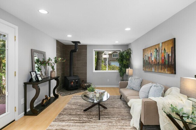 Building Photo - 3 Bedroom Sammamish Rambler in Quiet Cul d...