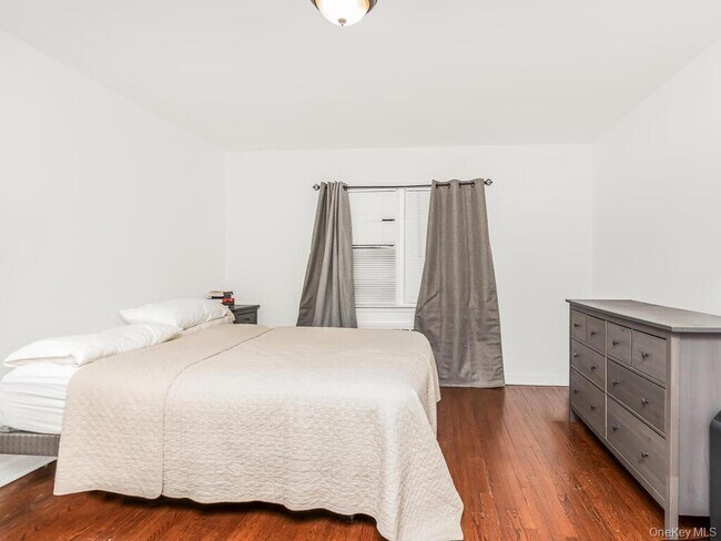 Building Photo - 2096 Central Park Ave