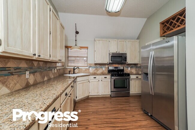 Building Photo - 4130 Briar Hill Dr