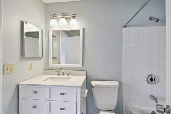 Building Photo - 9481 Highland Oak Dr