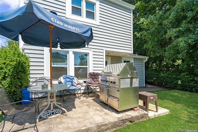 Building Photo - 3 Pine St