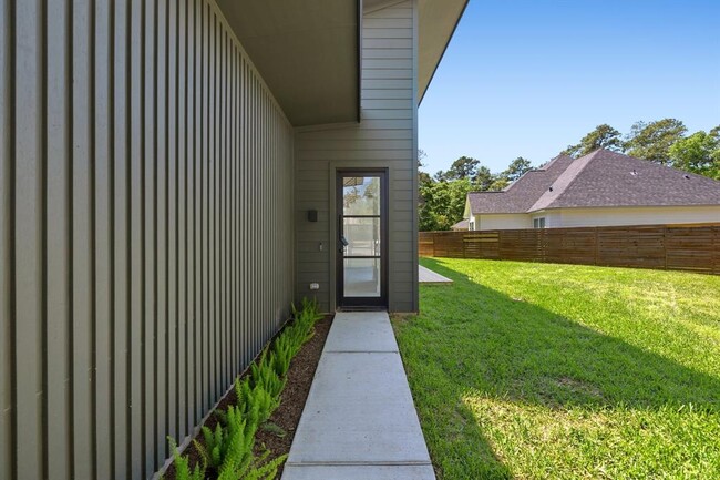 Building Photo - 10941 Bluebird Pl