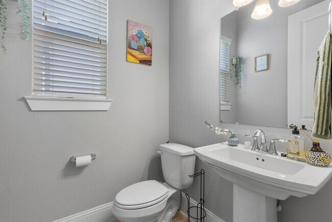 Building Photo - 2311 Pale Star Dr