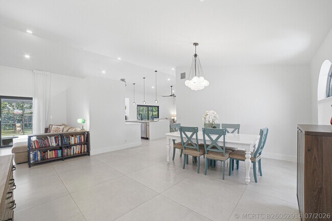 Building Photo - 10027 NW 56th Ct