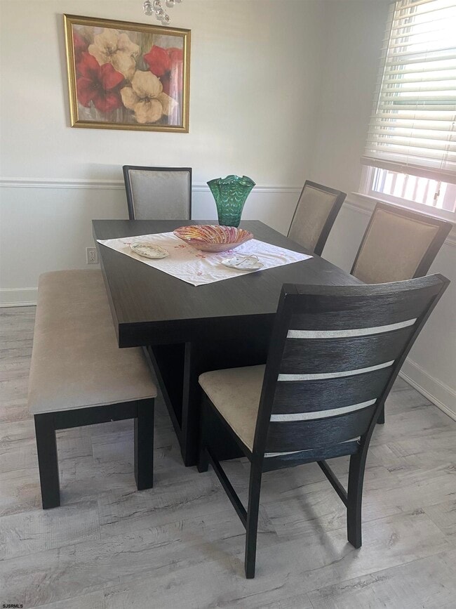 Building Photo - 560 N Harrisburg Ave