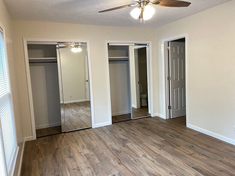 Building Photo - 306 Leisure Ct