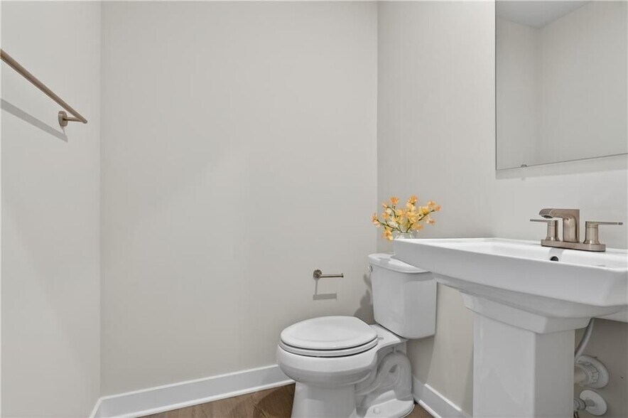 Building Photo - 325 Enchanted Ct