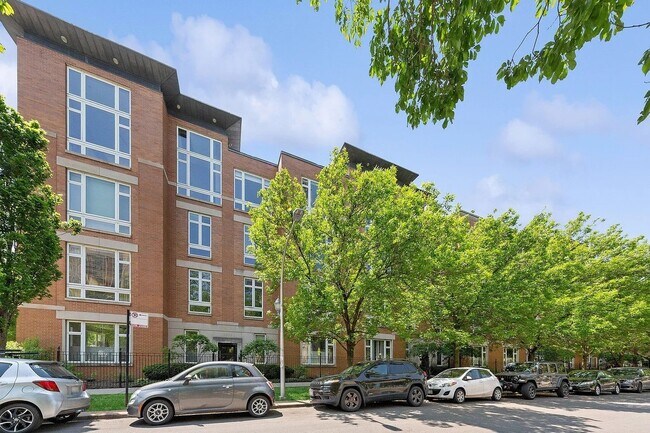 Building Photo - 1003 W Buena Ave