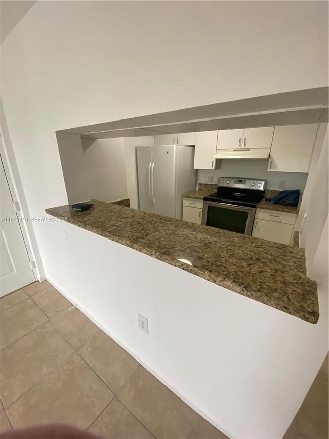 Building Photo - 4840 N State Rd 7