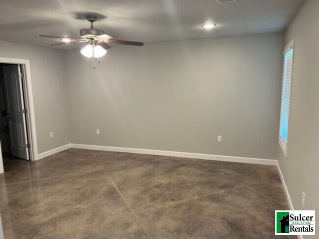 Building Photo - Large 3BR House in Brookland AR