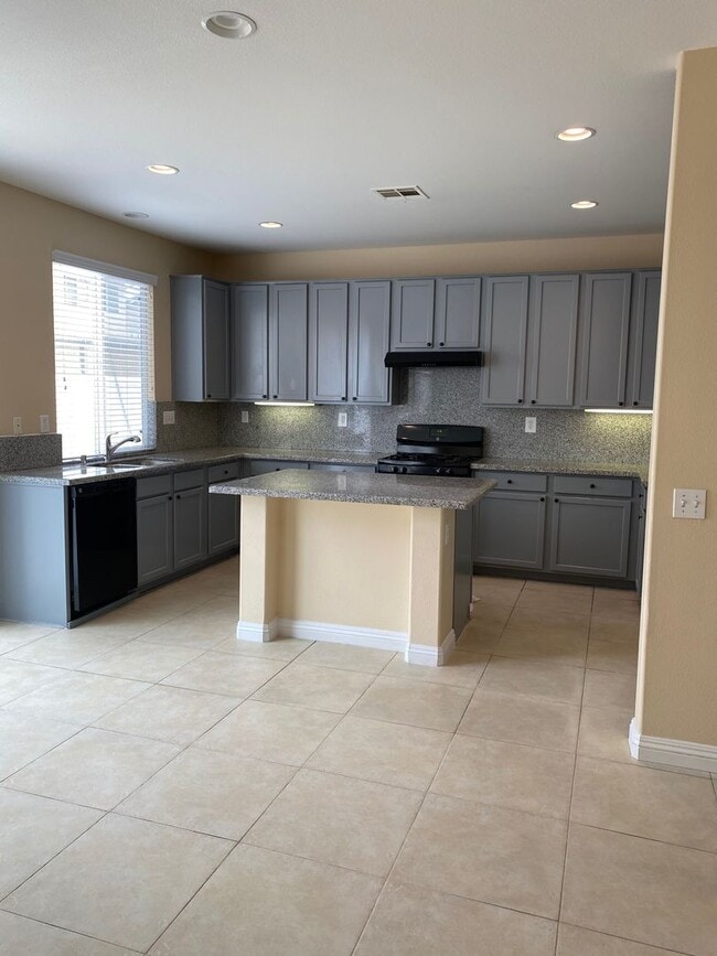 Building Photo - Moreno Valley Executive Home for Lease - Upgraded & Move-in Ready!
