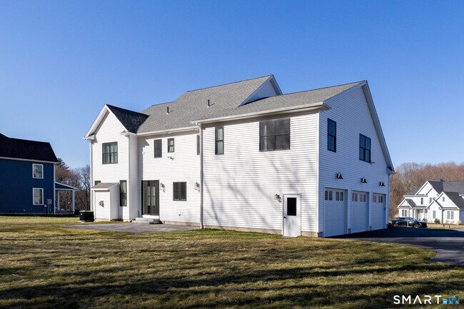 Building Photo - 112 Stallion Dr