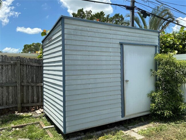 Building Photo - 10888 Temple Ave