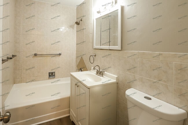 Building Photo - 4613 Myrtle Ave