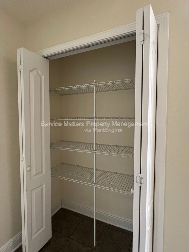 Building Photo - 7037 Season Dr