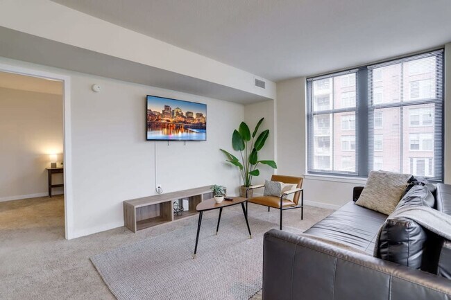 Building Photo - 550 14th St S