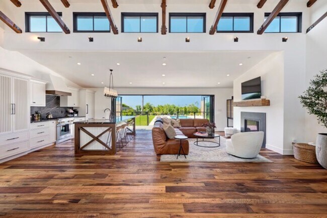 Building Photo - Modern Farmhouse with Pool