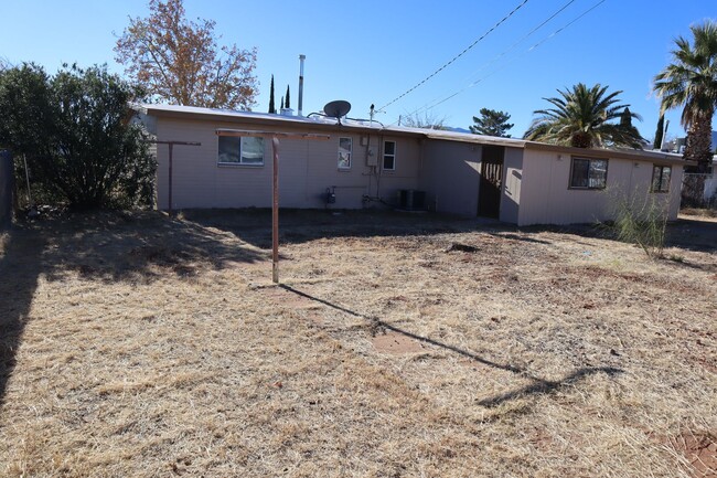 Building Photo - Great home Great price