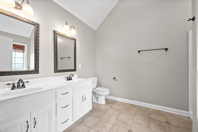 Building Photo - Pet Friendly Three Bedroom with Bonus!