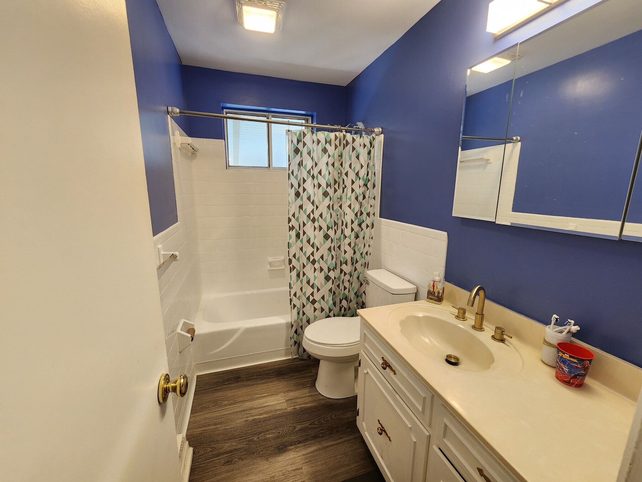 Building Photo - 8176 Surrey Ct