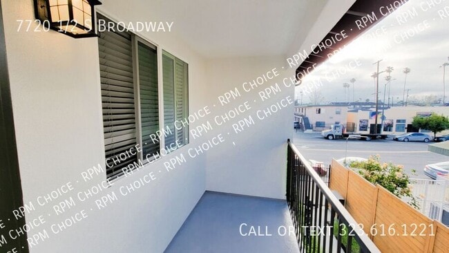 Building Photo - 7720 1/2 S Broadway-