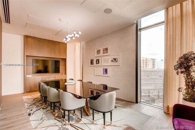 Building Photo - 650 NE 32nd St