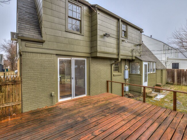 Building Photo - Charming 2bed/1.5 bath minutes from Plaza in Aurora Neighborhood - Appliances, Garage + Storm She...