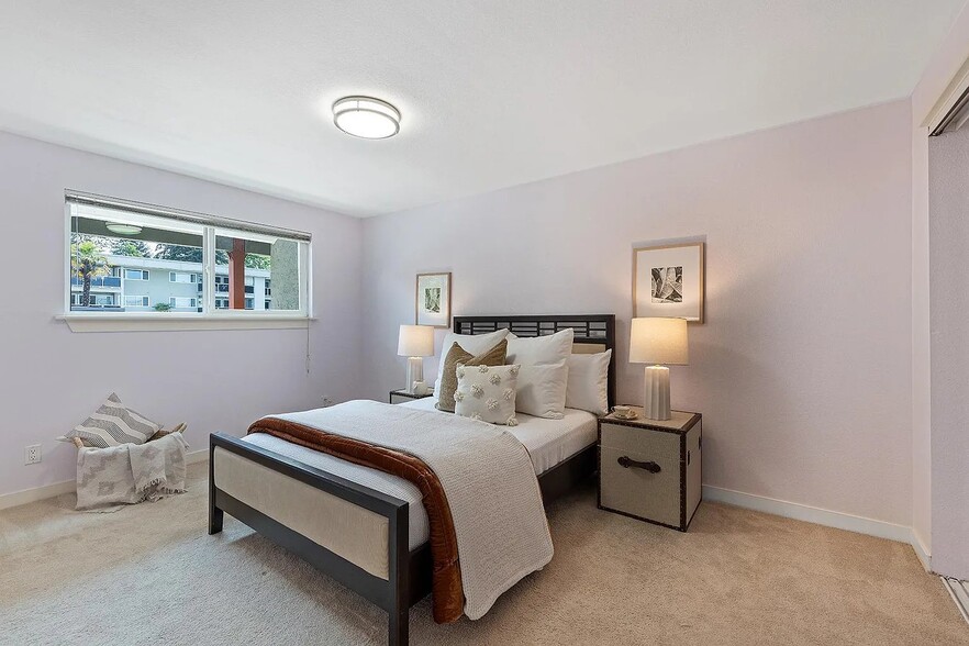 Building Photo - 701 122nd Ave NE