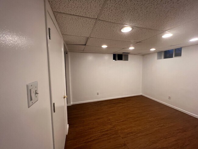 Building Photo - 428 E Wendell Dr