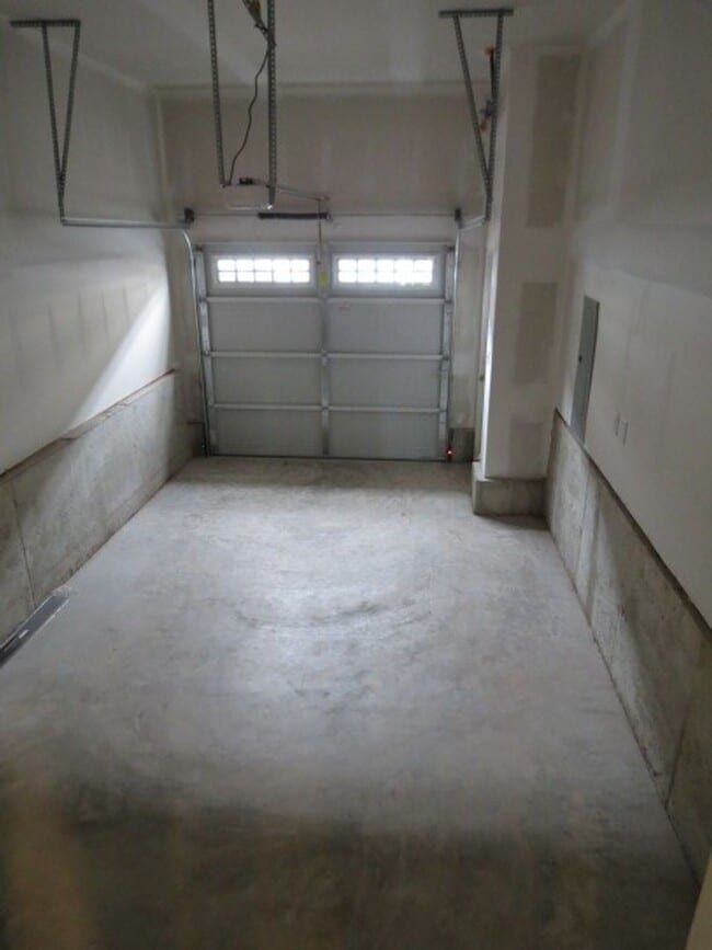 Building Photo - Pennsburg Beautiful 2 Bedroom 1.5 bath Tow...