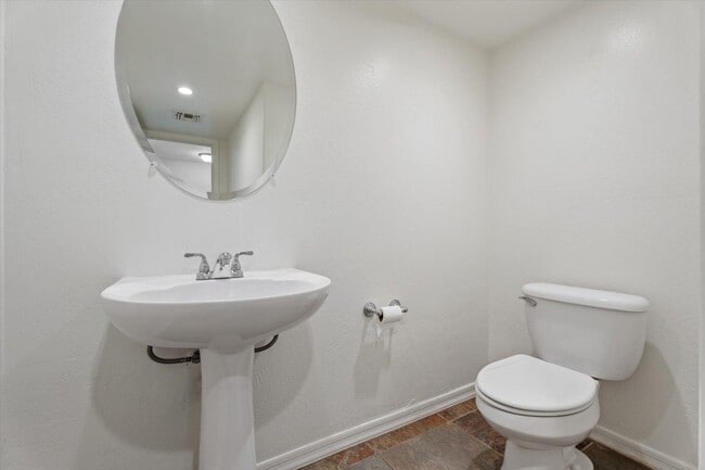 Building Photo - 1423 S Newberry Ln