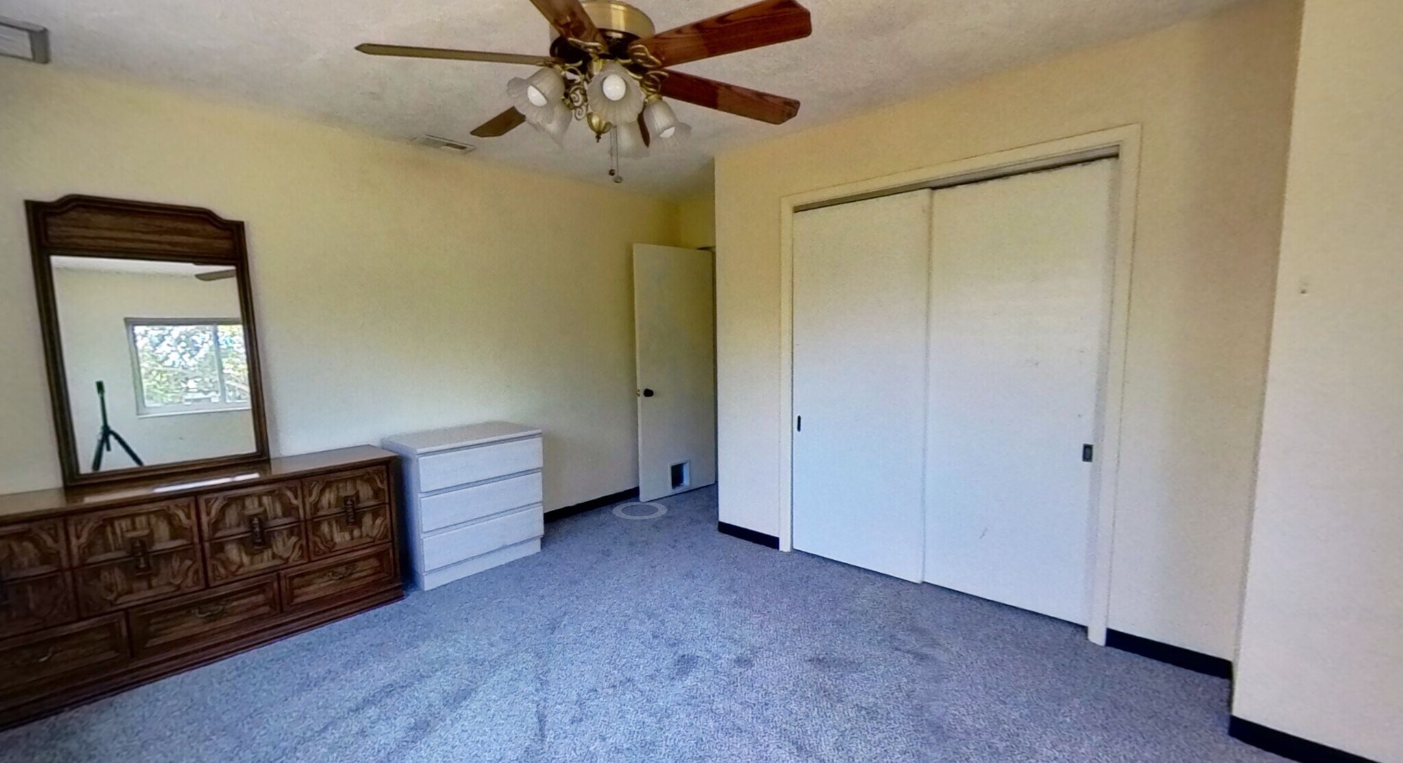 Building Photo - 6132 7th Ave S