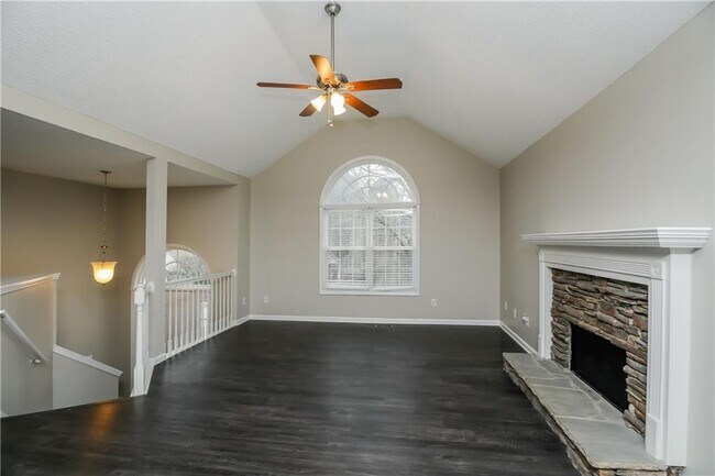 Building Photo - 320 Clear Brook Trail