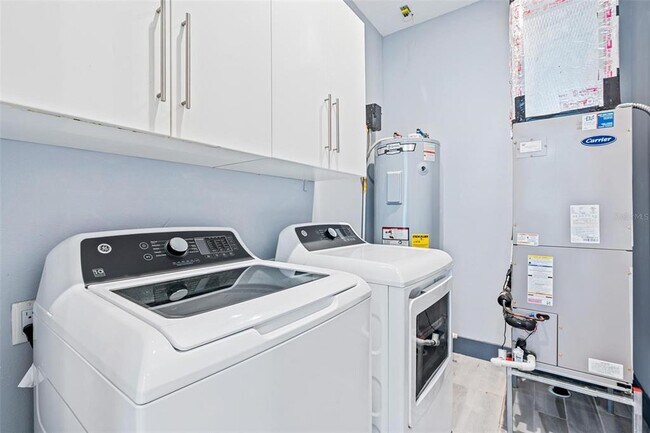 Building Photo - 701 E 3rd Ave