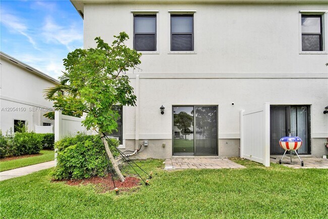 Building Photo - 1161 SW 8th Ave