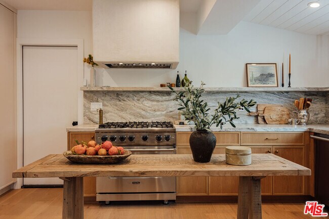 Building Photo - 1560 S Calle Palo Fierro