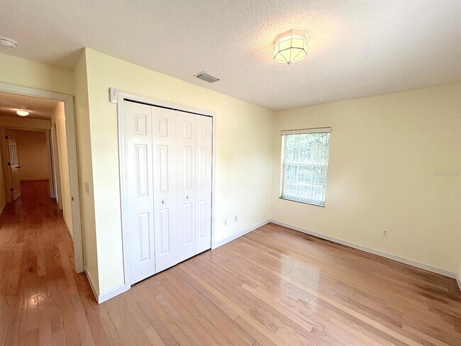Building Photo - 87 Rose Dr