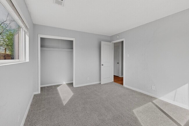 Building Photo - 4113 La Colorada Ct SE