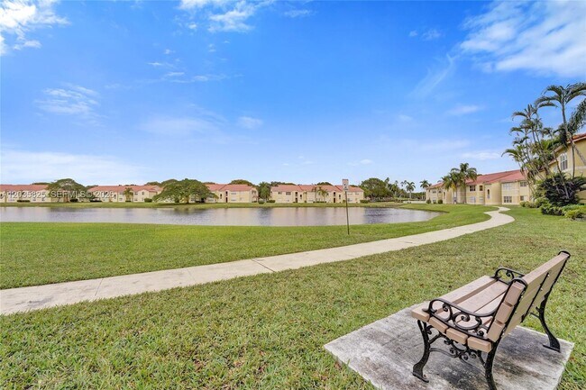 Building Photo - 663 Vista Isles Dr