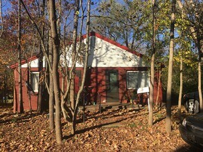 Building Photo - One bedroom, One bath duplex: Maple Heights! Available August 2026!!